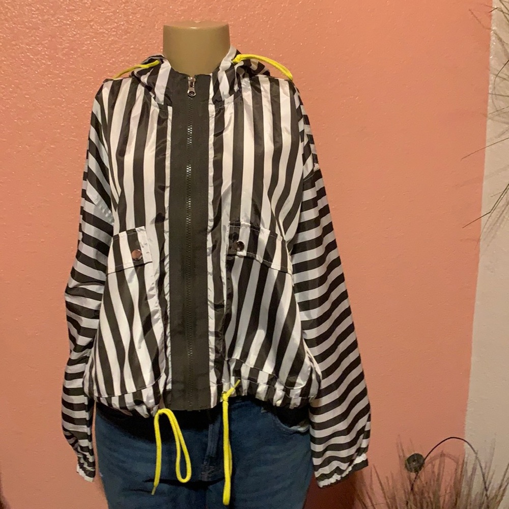 Like-New Lightweight Windbreakers - image 1